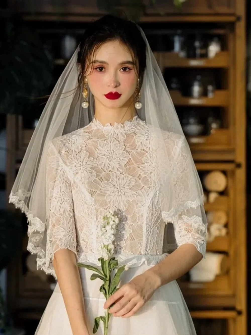 Floral Lace Short Wedding Veil